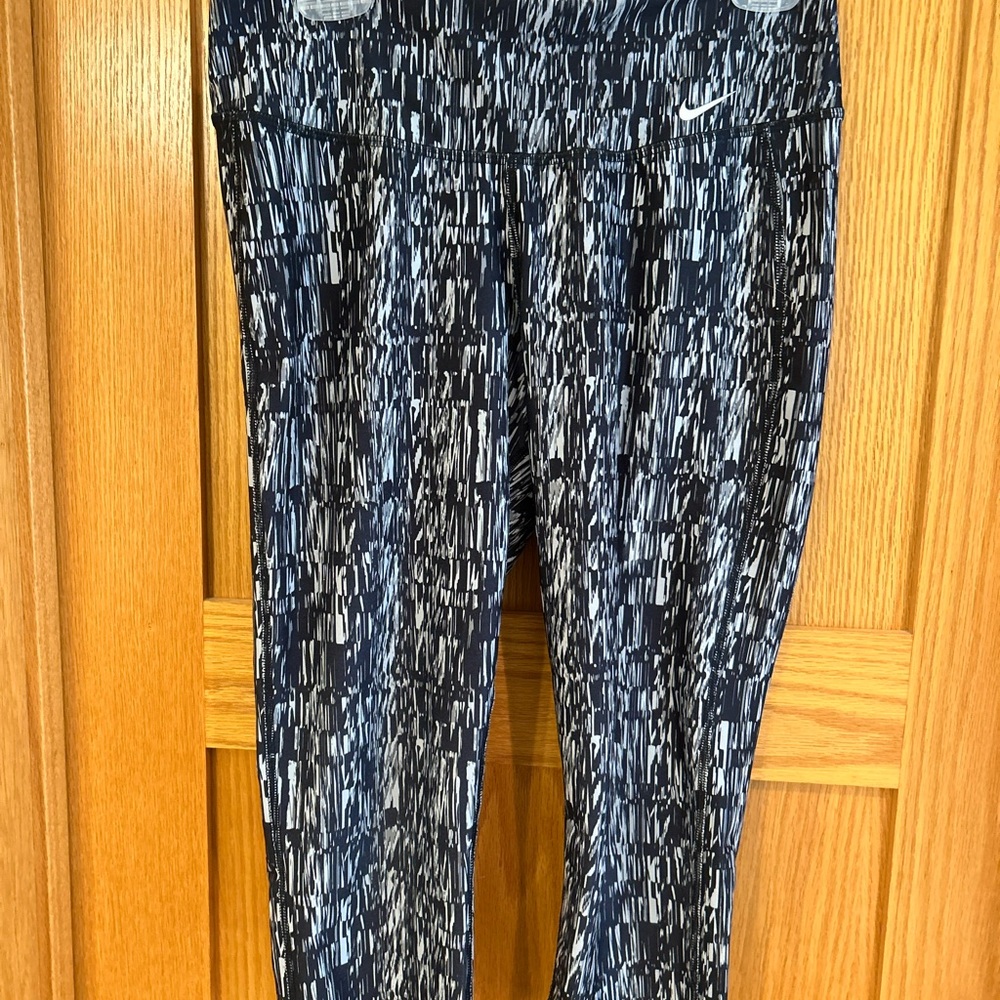 Nike‎ Women’s Dri-Fit Capri Leggings M